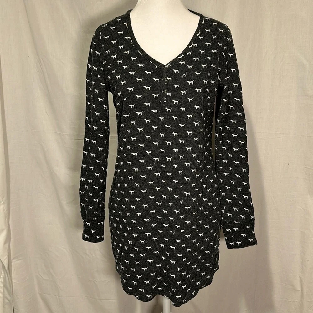 gray & white medium Victoria's Secret PINK dog logo print long sleeve pajama top